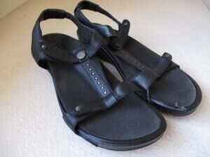 Aetrex Sandals Women 9 Black Leather Adjustable Strap Studded Wedge Arch Support